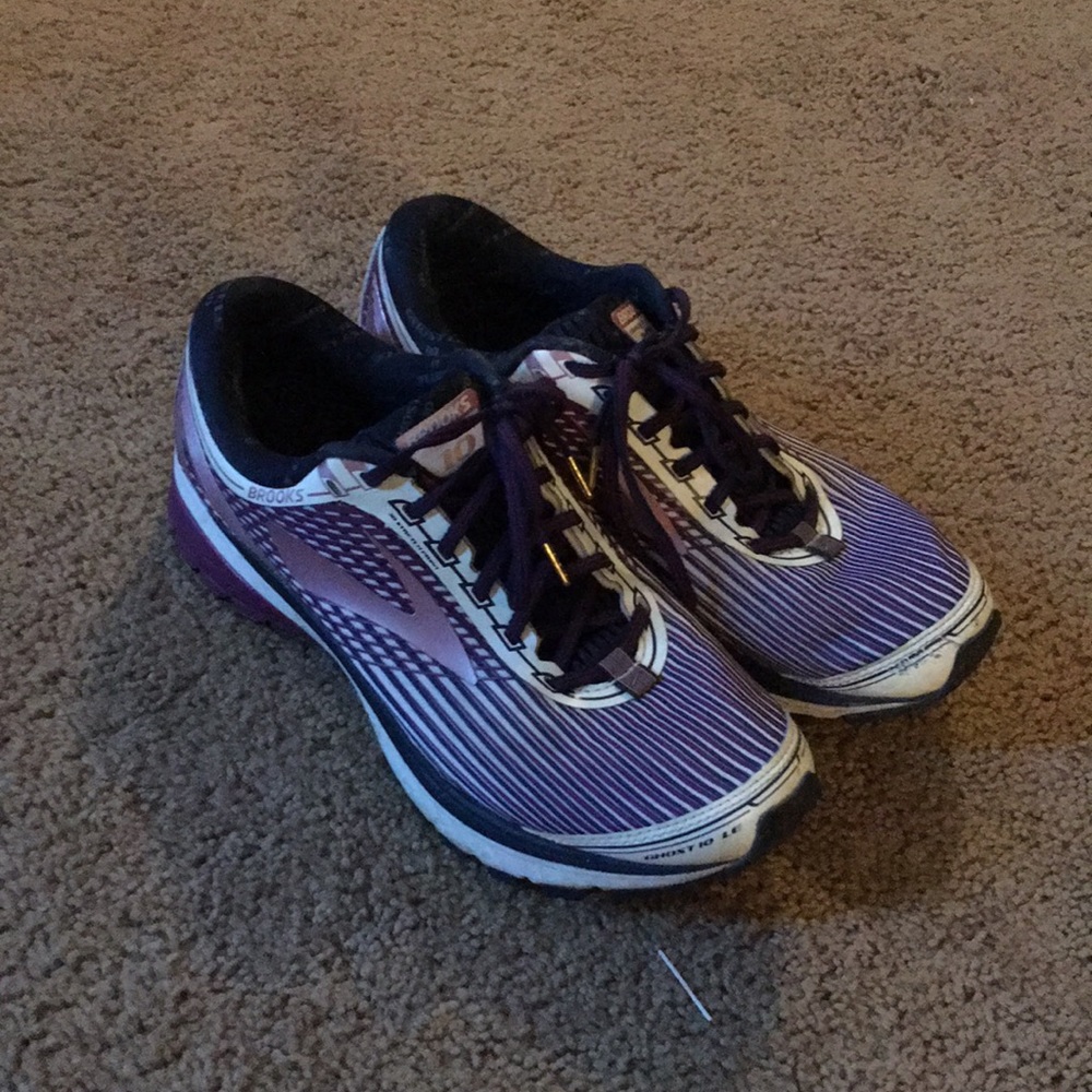 BROOKS shoes